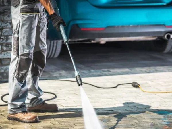 Dunrite Pressure Wash cleaning a residential driveway in Fresno, CA